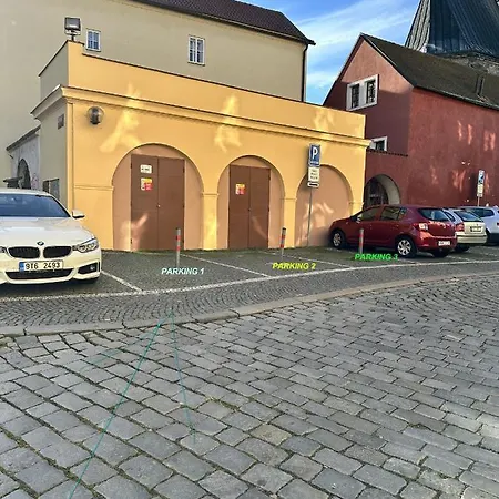 100